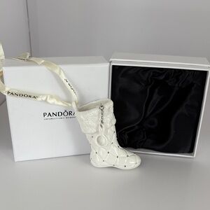 Pandora Unforgettable Moments White Quilted Boot Ornament with Charm NIB